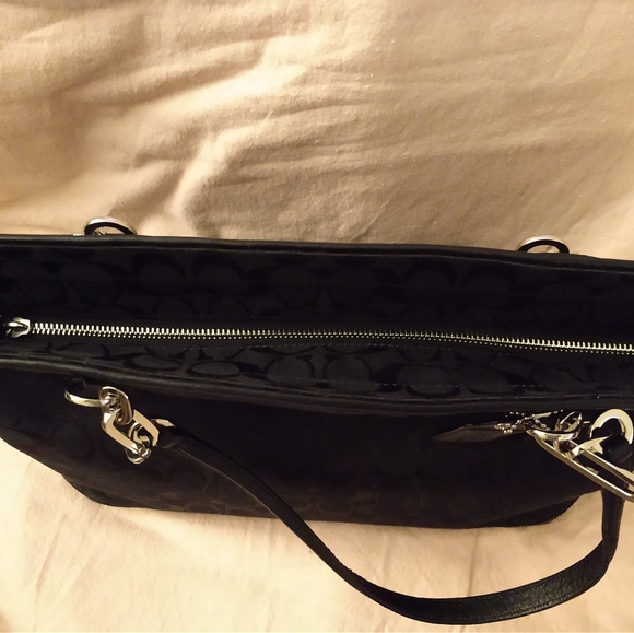***SOLD***Coach Tote bag - Picture 3 of 4
